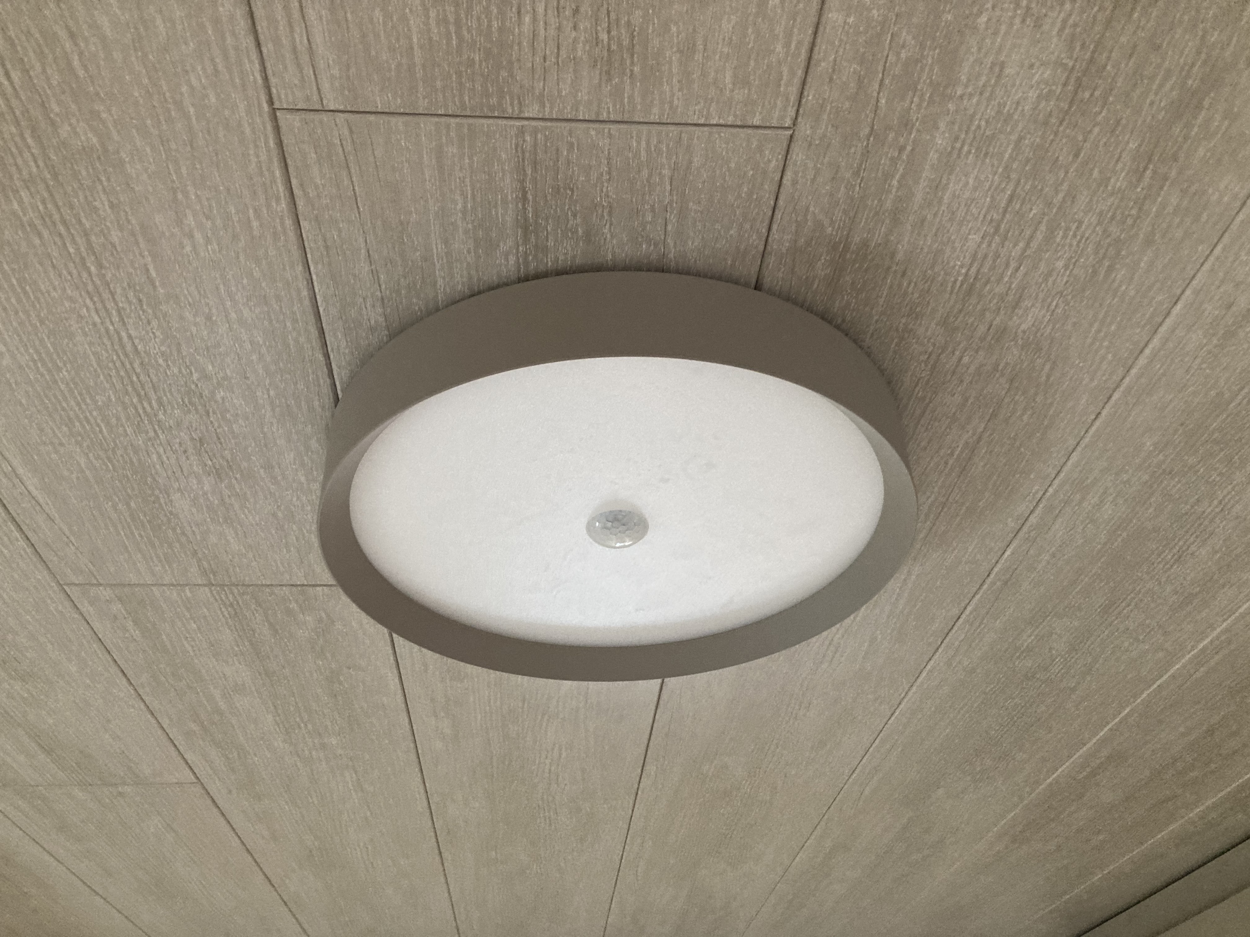 Klicke auf die Grafik für eine vergrößerte Ansicht

Name: IMG_3812[1].JPG
Ansichten: 797
Größe: 3,05 MB
ID: 300691