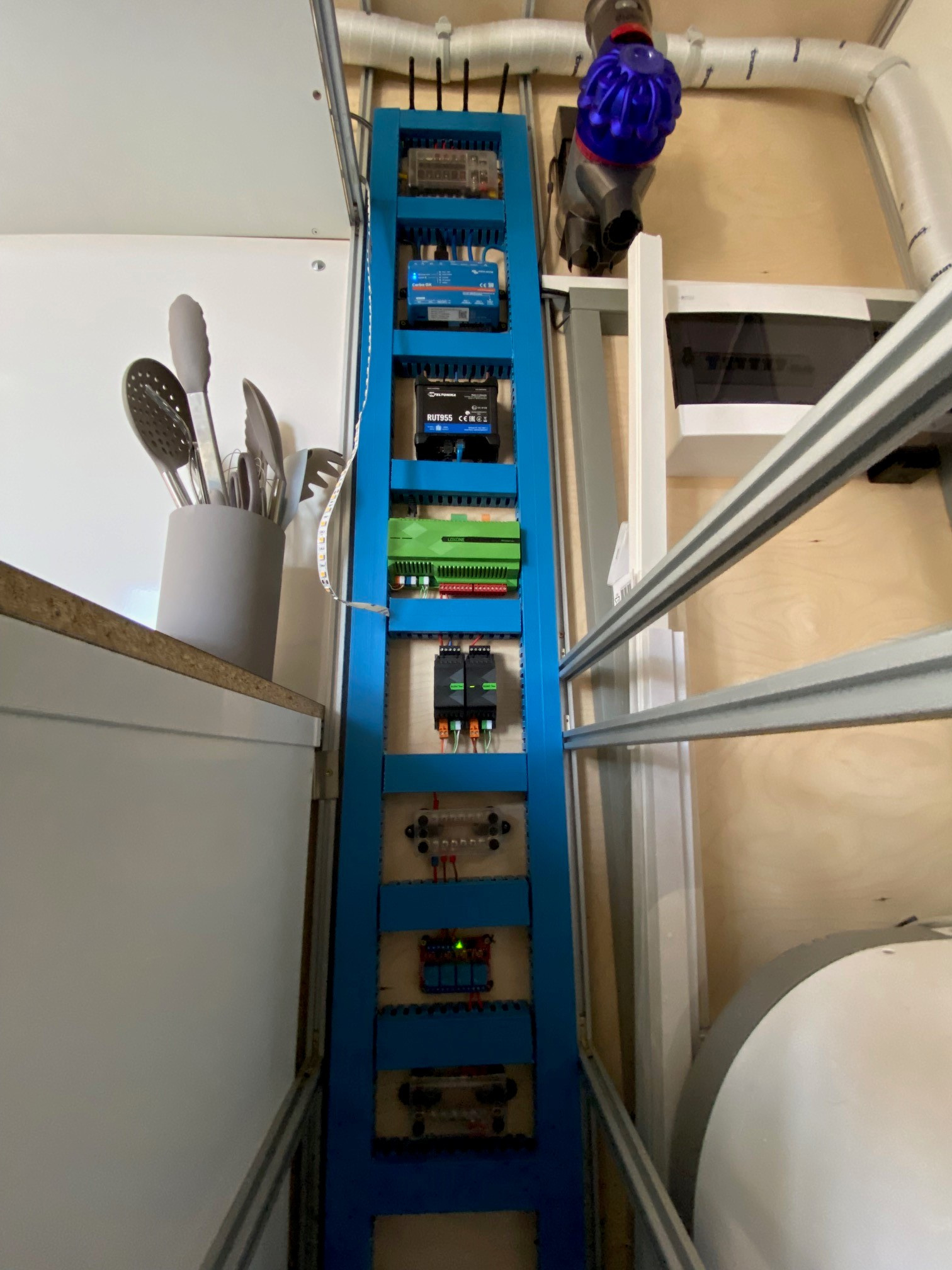 Klicke auf die Grafik für eine vergrößerte Ansicht

Name: Schaltschrank.jpg
Ansichten: 399
Größe: 473,9 KB
ID: 311397